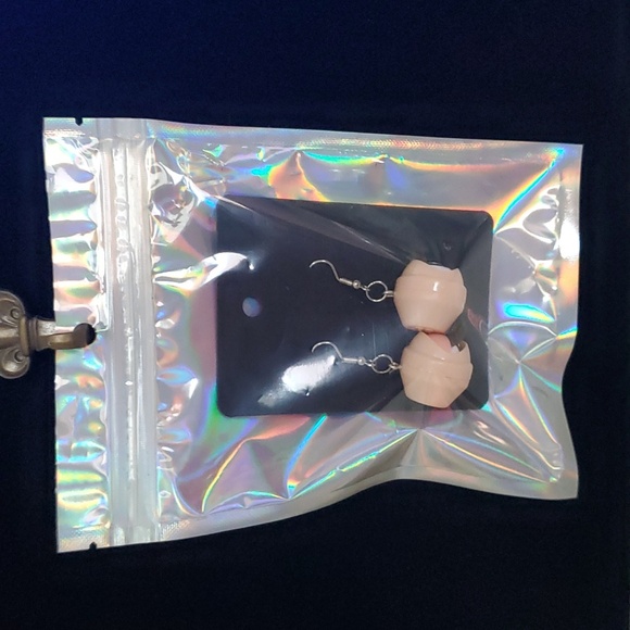 Creepy Dolly Eye Earrings with Lashes. Opens and Closes Eyes - Picture 7 of 9